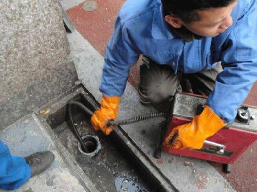 隆广镇疏通下水道