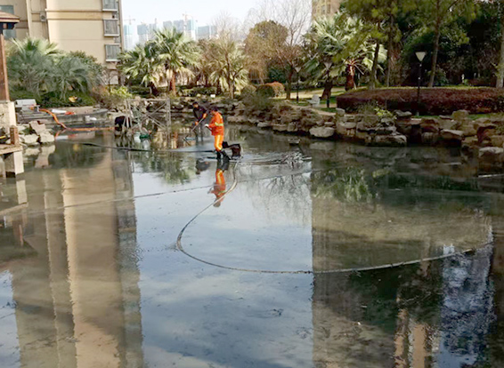 隆广镇景观池淤泥清理