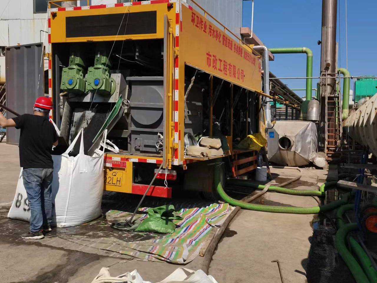 隆广镇淤泥压干处理